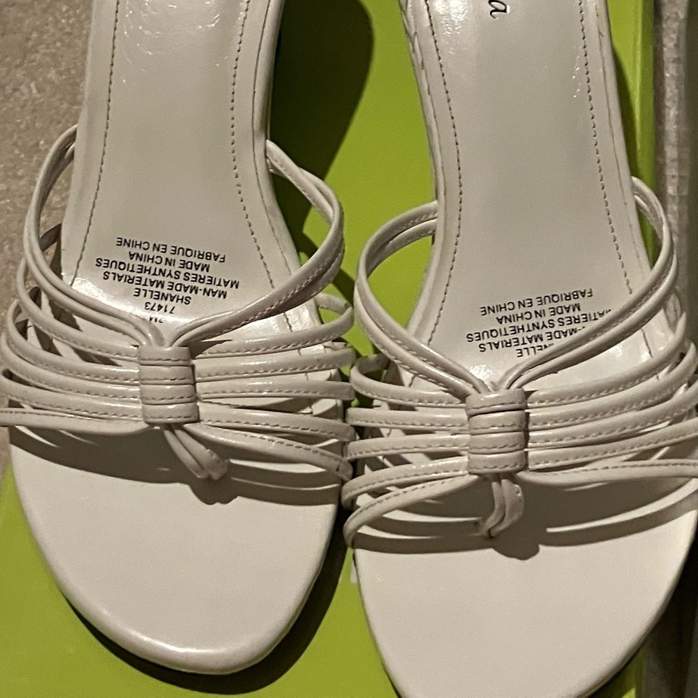 Women Heels Sandals size US 7
White colour